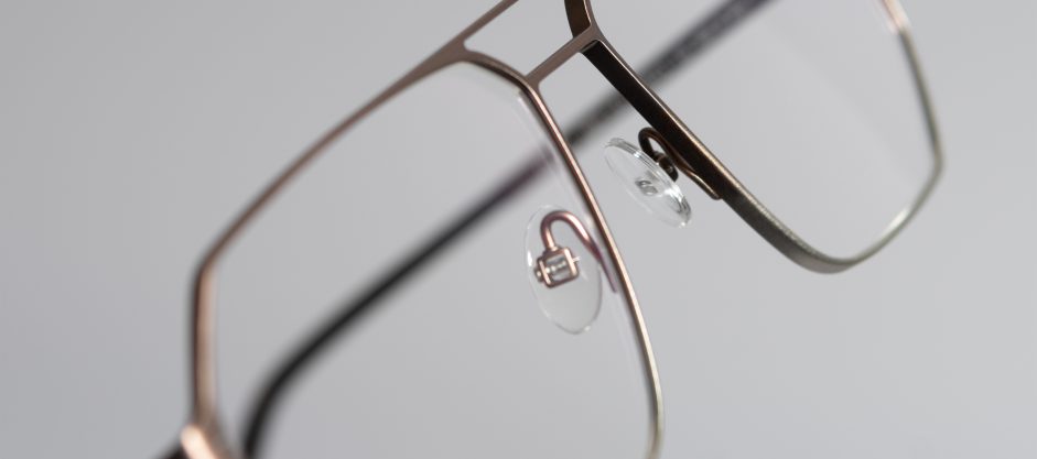 Nyt par briller købt hos optiker i Frederiksværk
